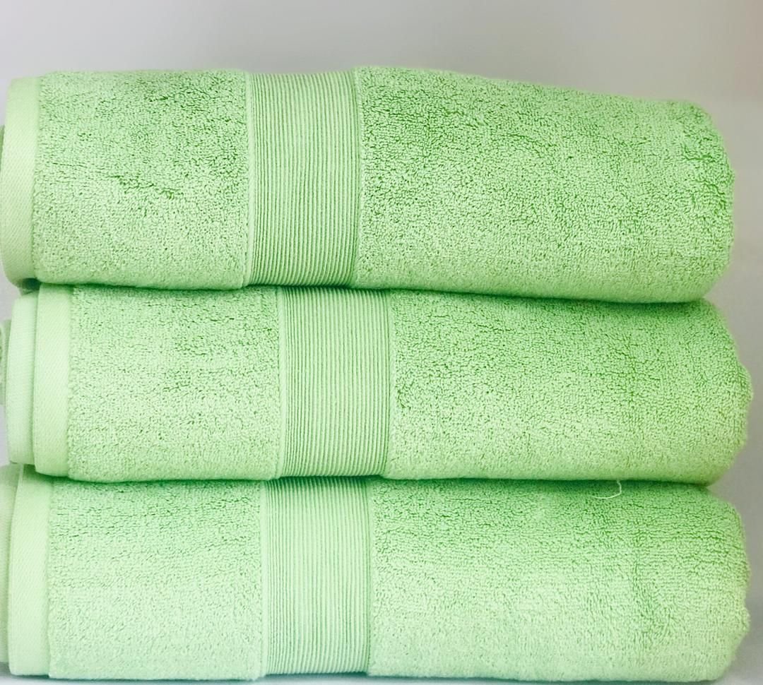 Green lane bath towel